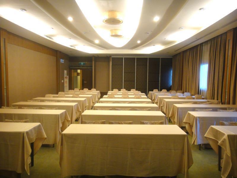 First Hotel Taipei Esterno foto